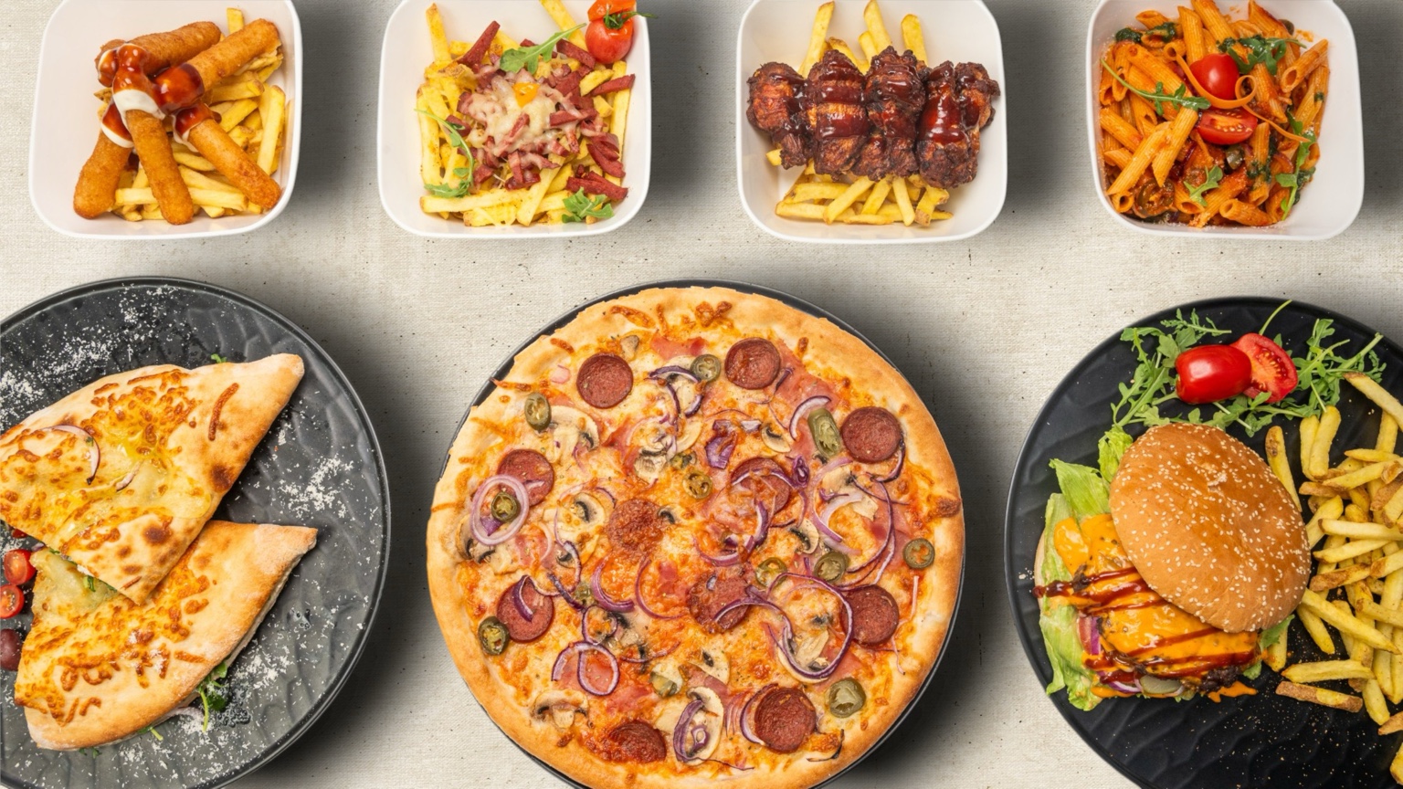 LaDen Pizzeria Auswahl mit Pizza, Panuozzo, Burger, Pasta und Snacks